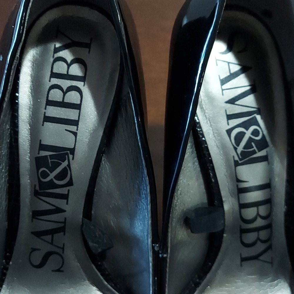 Shoes - Picture 2 of 6